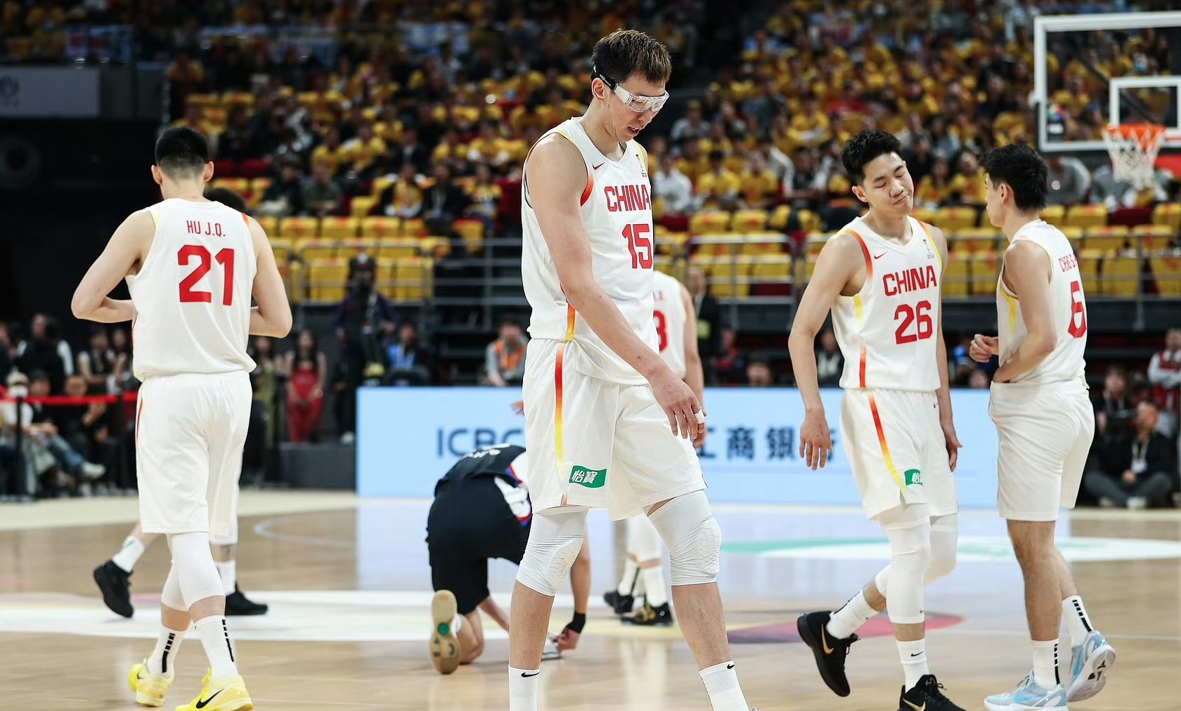 亚博体育登录入口-关键时刻深圳男篮调整名单以备亚冠赛后夏洛特黄蜂更衣室发声，国际比赛日斯图加特调整名单以备荷甲直接炸裂的简单介绍